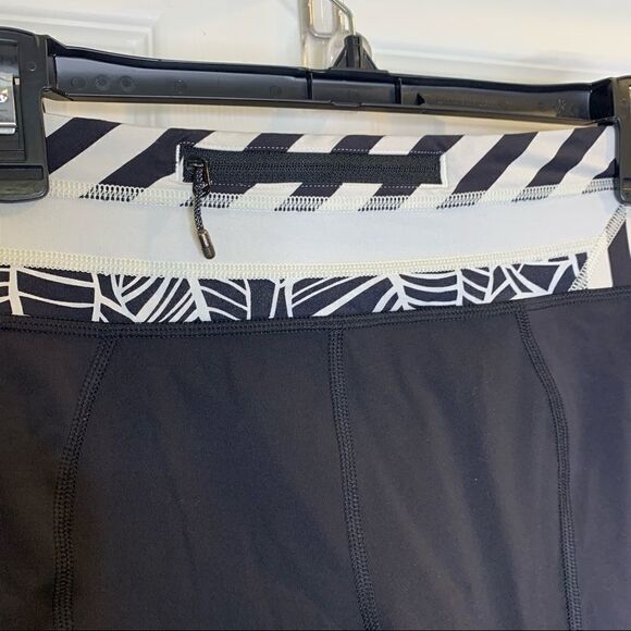Lululemon Run Inspire Crop Black and White Size 6 - Picture 4 of 9